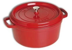 Cocotte Ronde En Fonte émaillée Staub Rouge Cerise De 22cm